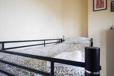 Botanic Avenue Hostel Less Than A Mile From The City Centre
