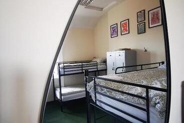 Botanic Avenue Hostel Less Than A Mile From The City Centre