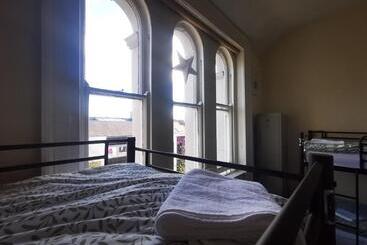 Botanic Avenue Hostel Less Than A Mile From The City Centre