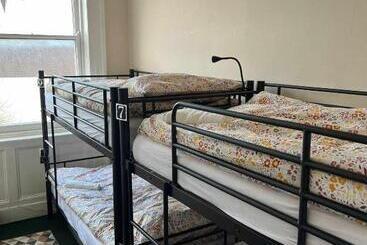 Botanic Avenue Hostel Less Than A Mile From The City Centre