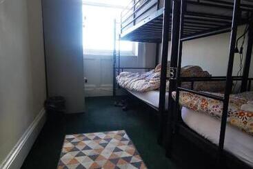 Botanic Avenue Hostel Less Than A Mile From The City Centre