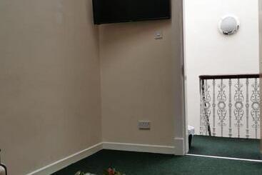 Botanic Avenue Hostel Less Than A Mile From The City Centre