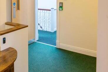 Botanic Avenue Hostel Less Than A Mile From The City Centre