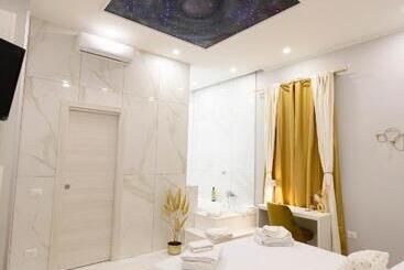 تختخواب و صبحانه Enchanting Suites Salerno