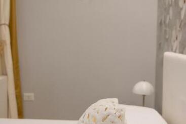 تختخواب و صبحانه Enchanting Suites Salerno