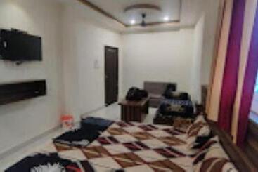 ホテル Deepsun Regency Madhya Pradesh