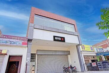 هتل Oyo The Adiitya Inn