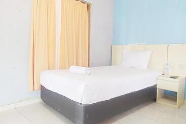 هتل Reddoorz At Deamartaloka Colomadu Solo