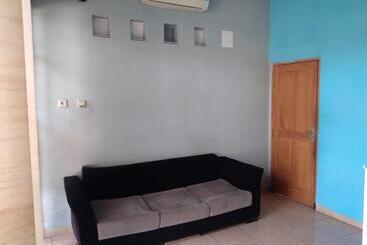 هتل Reddoorz At Deamartaloka Colomadu Solo