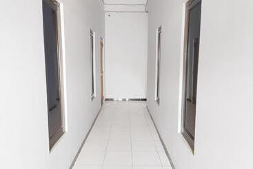 هتل Reddoorz At Deamartaloka Colomadu Solo