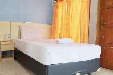 هتل Reddoorz At Deamartaloka Colomadu Solo