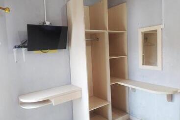 هتل Reddoorz At Deamartaloka Colomadu Solo