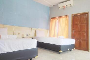 هتل Reddoorz At Deamartaloka Colomadu Solo
