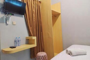 هتل Reddoorz At Deamartaloka Colomadu Solo