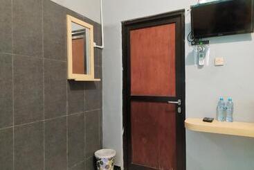 هتل Reddoorz At Deamartaloka Colomadu Solo