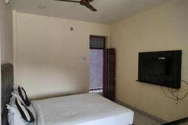 Oyo Flagship Hotel Bommarillu