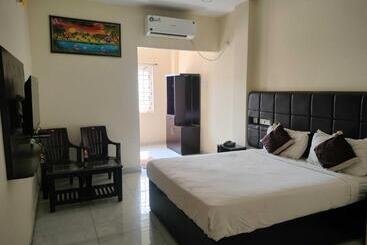 Oyo Flagship Hotel Bommarillu