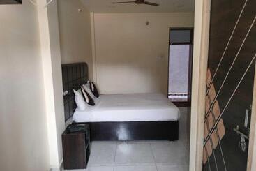 Oyo Flagship Hotel Bommarillu