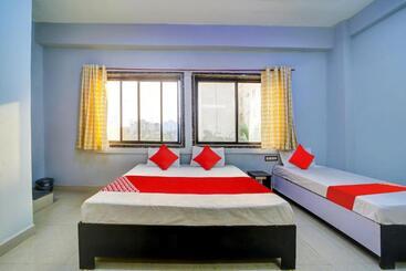 Oyo Hotel New Braj Palace And Restaurant