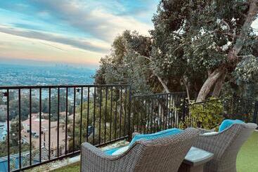 پانسیون Hollywood Hills Haven Guest House