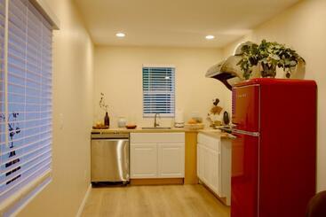 پانسیون Hollywood Hills Haven Guest House