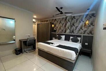 Super Collection O Hotel Blue Petals