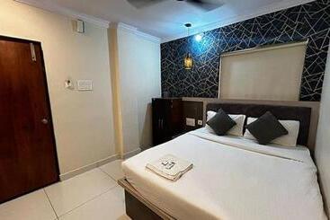 Super Collection O Hotel Blue Petals