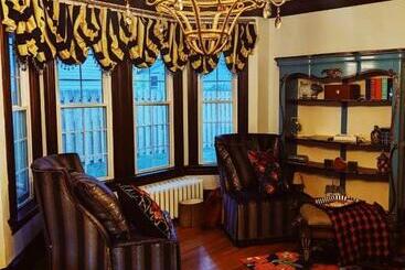 تختخواب و صبحانه Magnolia Llc Short Term Rentals Private Room On The Second Floor