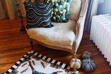 تختخواب و صبحانه Magnolia Llc Short Term Rentals Private Room On The Second Floor