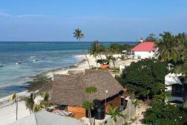 هتل Aluna Beach Apartments
