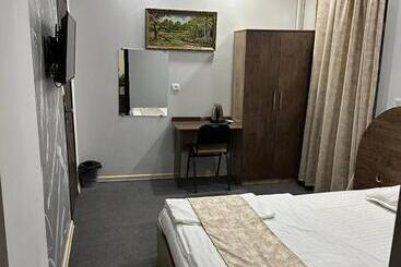 هتل Ilhombek Guest House