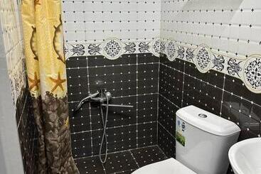 هتل Ilhombek Guest House