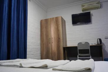 هتل Ilhombek Guest House