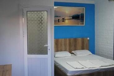 هتل Ilhombek Guest House