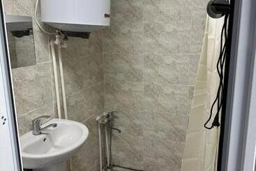 هتل Ilhombek Guest House