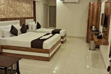 هتل Orchid Inn