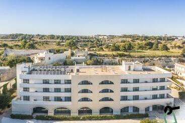 هتل Hotiday Room Collection   Otranto