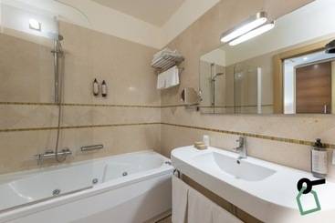 هتل Hotiday Room Collection   Otranto