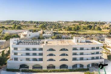 هتل Hotiday Room Collection   Otranto