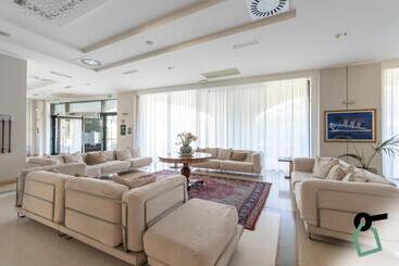 هتل Hotiday Room Collection   Otranto