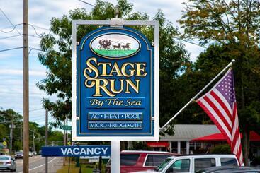 مُتل Stage Run By The Sea