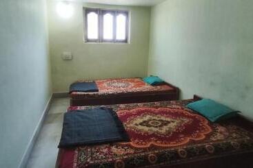پانسیون A Budget Inn