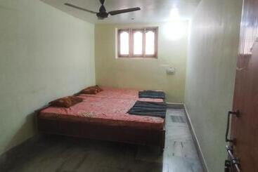 پانسیون A Budget Inn