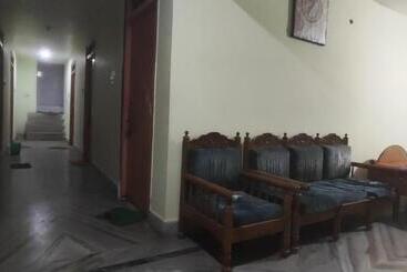 پانسیون A Budget Inn