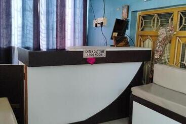 پانسیون A Budget Inn