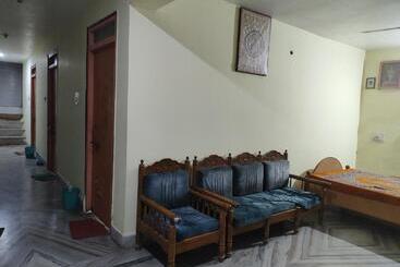 پانسیون A Budget Inn