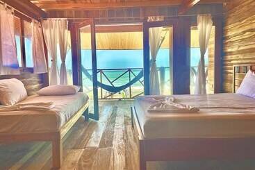 پانسیون Hostal Mocambo Beach