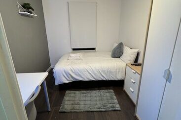 پانسیون Large Ensuite In West Midlands