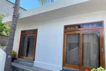 پانسیون Penguin House
