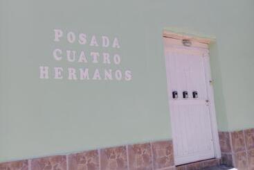 هاستل Posada Cuatro Hermanos